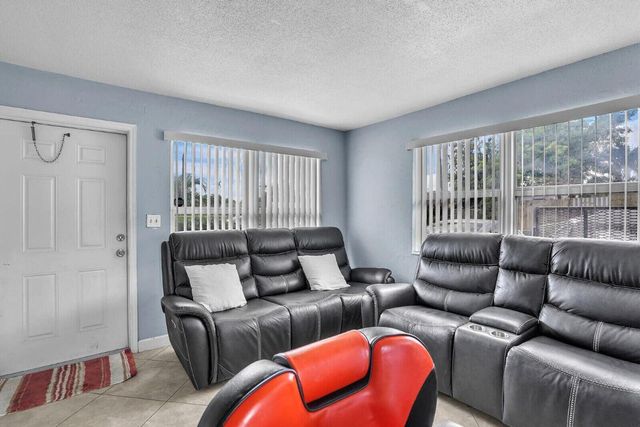 3440 NE 16th Terrace, Pompano Beach, FL 33064