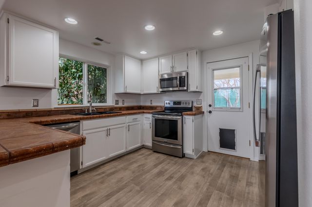 2335 New Haven Drive, Central Point, OR 97502