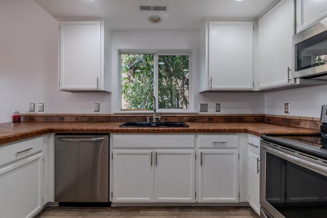 2335 New Haven Drive, Central Point, OR 97502