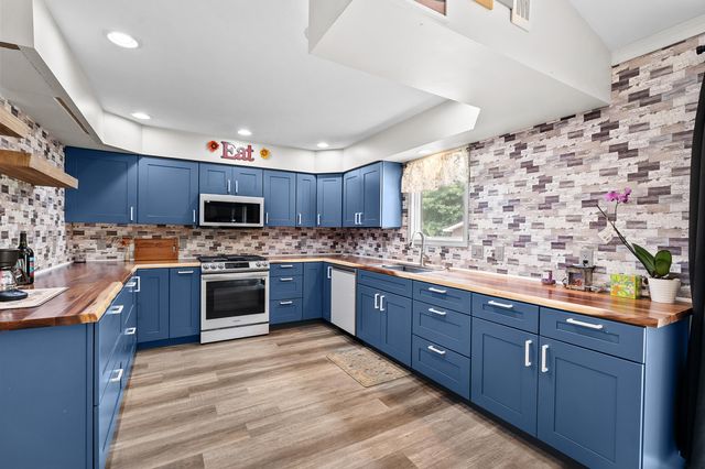 506 W Osterhout Avenue, Portage City, MI 49024