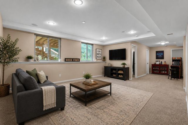 506 W Osterhout Avenue, Portage City, MI 49024