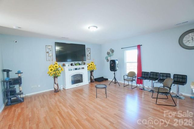 9728 Crooms Court, Charlotte, NC 28215