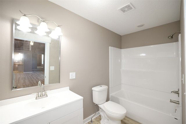 208 W 5th Street, Woodward, IA 50276