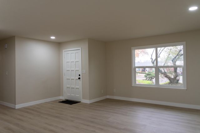 6075 N Selland Avenue, Fresno, CA 93711