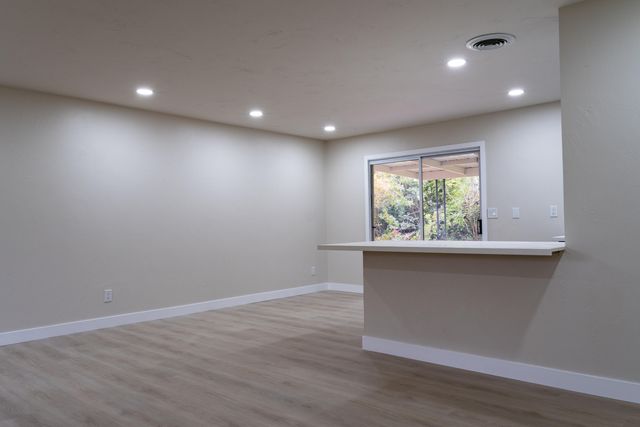 6075 N Selland Avenue, Fresno, CA 93711