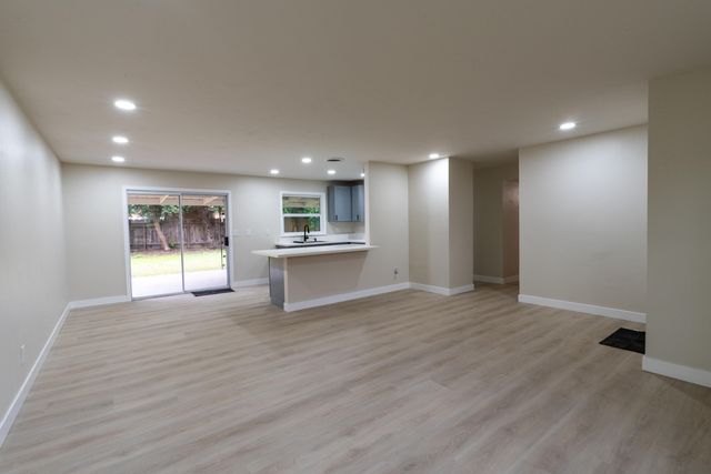 6075 N Selland Avenue, Fresno, CA 93711