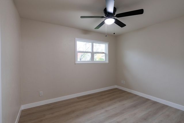 6075 N Selland Avenue, Fresno, CA 93711