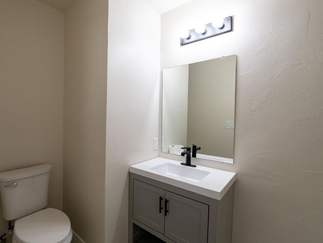 6075 N Selland Avenue, Fresno, CA 93711