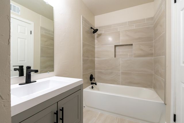 6075 N Selland Avenue, Fresno, CA 93711