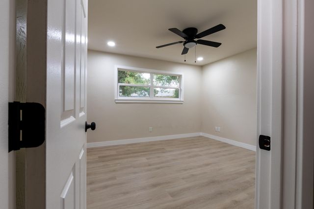 6075 N Selland Avenue, Fresno, CA 93711