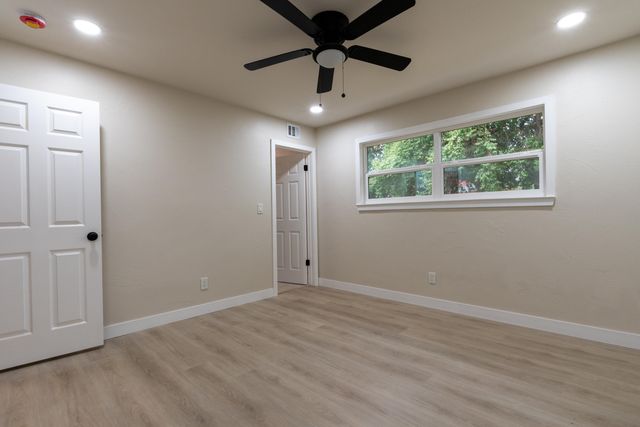 6075 N Selland Avenue, Fresno, CA 93711