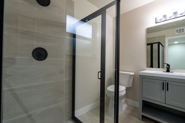 6075 N Selland Avenue, Fresno, CA 93711