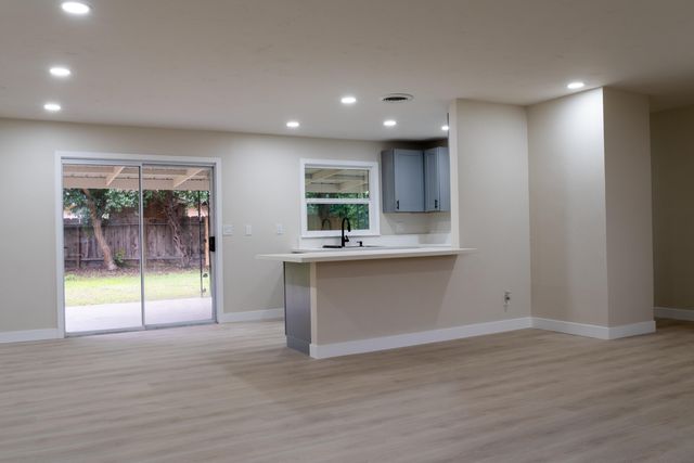 6075 N Selland Avenue, Fresno, CA 93711