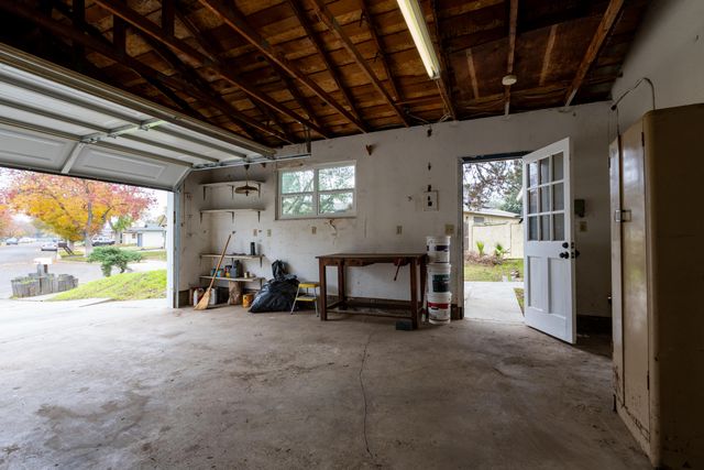 6075 N Selland Avenue, Fresno, CA 93711