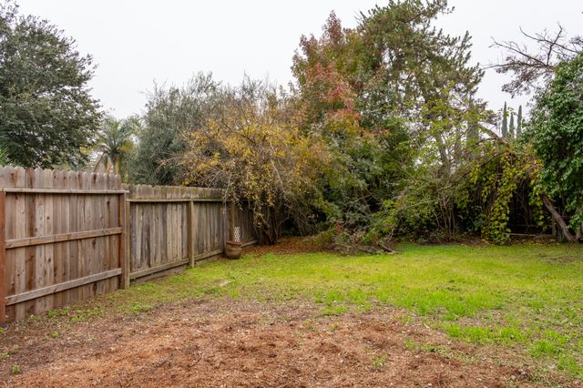 6075 N Selland Avenue, Fresno, CA 93711