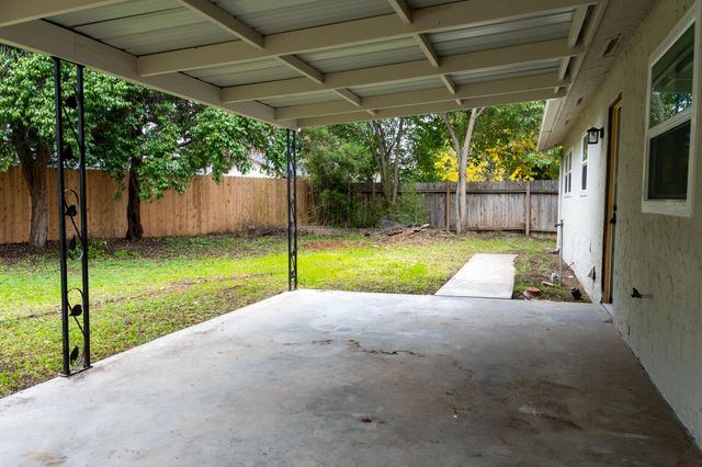 6075 N Selland Avenue, Fresno, CA 93711