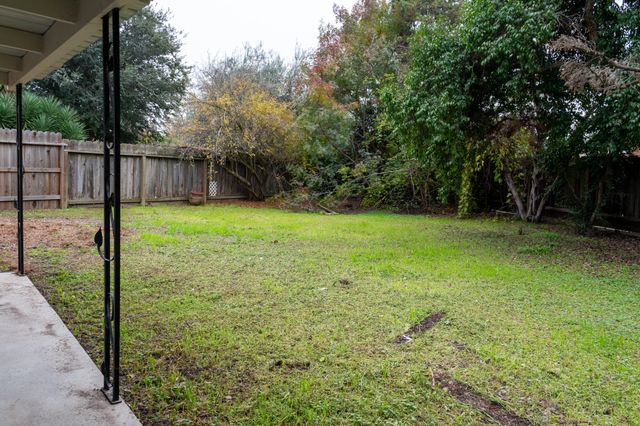 6075 N Selland Avenue, Fresno, CA 93711