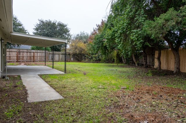 6075 N Selland Avenue, Fresno, CA 93711