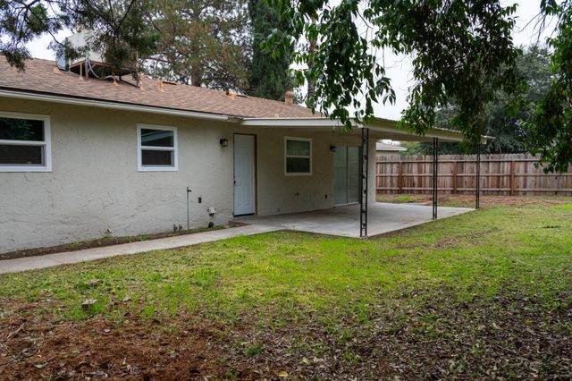6075 N Selland Avenue, Fresno, CA 93711