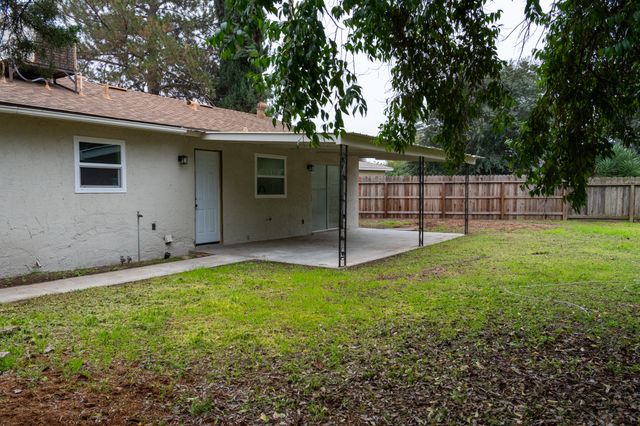 6075 N Selland Avenue, Fresno, CA 93711