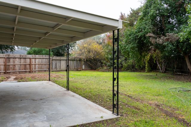 6075 N Selland Avenue, Fresno, CA 93711