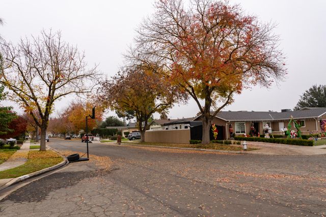 6075 N Selland Avenue, Fresno, CA 93711