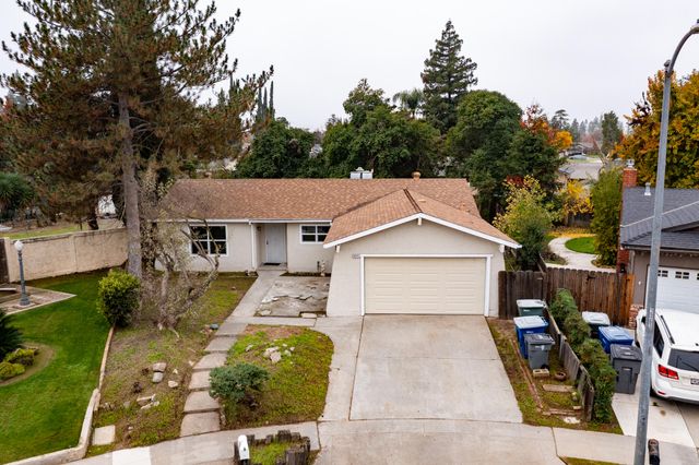 6075 N Selland Avenue, Fresno, CA 93711