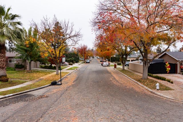 6075 N Selland Avenue, Fresno, CA 93711