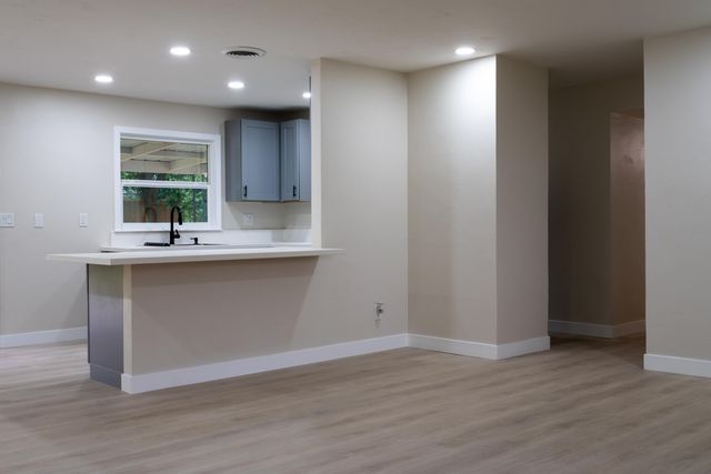 6075 N Selland Avenue, Fresno, CA 93711