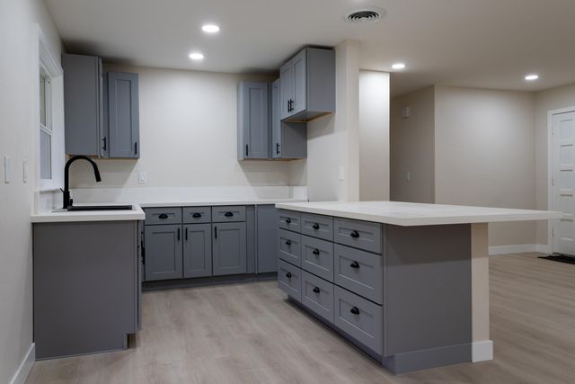 6075 N Selland Avenue, Fresno, CA 93711