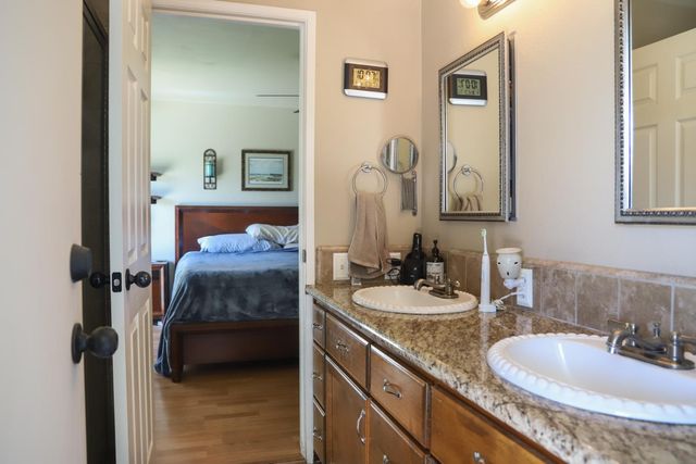 667 E Birch Avenue, Fresno, CA 93720