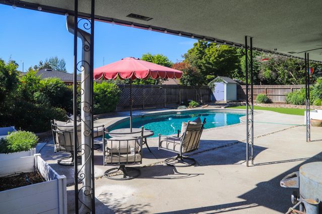 667 E Birch Avenue, Fresno, CA 93720