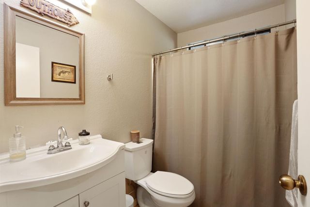 6310 Abouaf Ct, Valley Springs, CA 95252