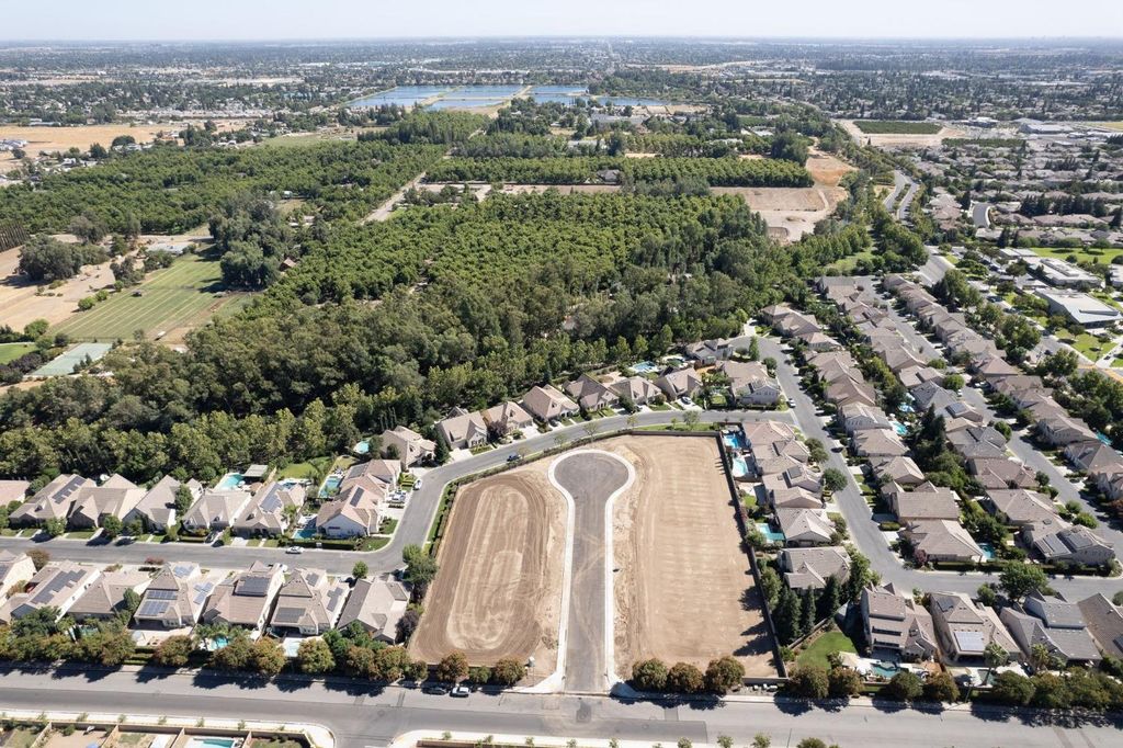 Image 10 of property listing at 1782 N Preuss Avenue, Clovis, CA 93619
