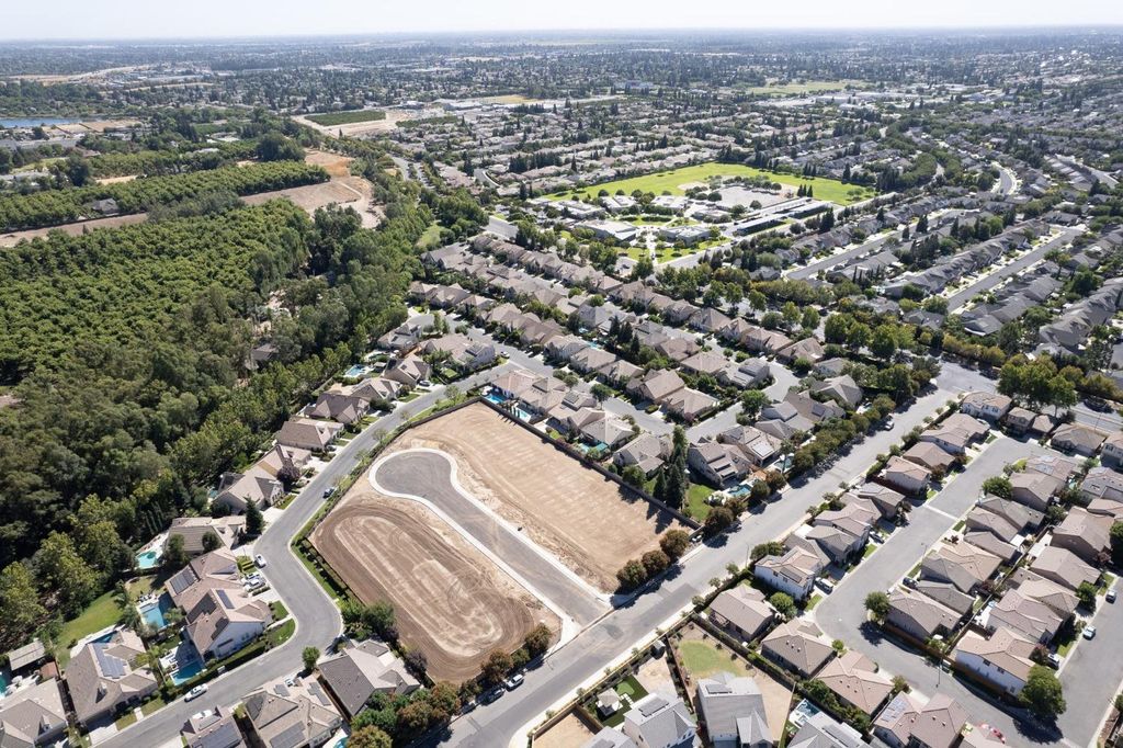 Image 11 of property listing at 1782 N Preuss Avenue, Clovis, CA 93619