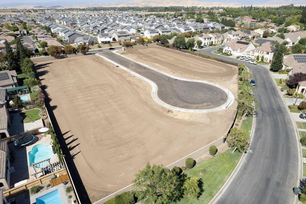 Image 19 of property listing at 1782 N Preuss Avenue, Clovis, CA 93619