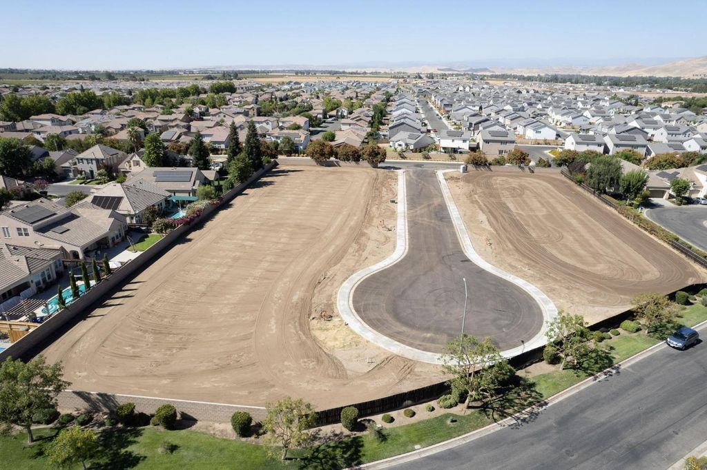 Image 20 of property listing at 1782 N Preuss Avenue, Clovis, CA 93619