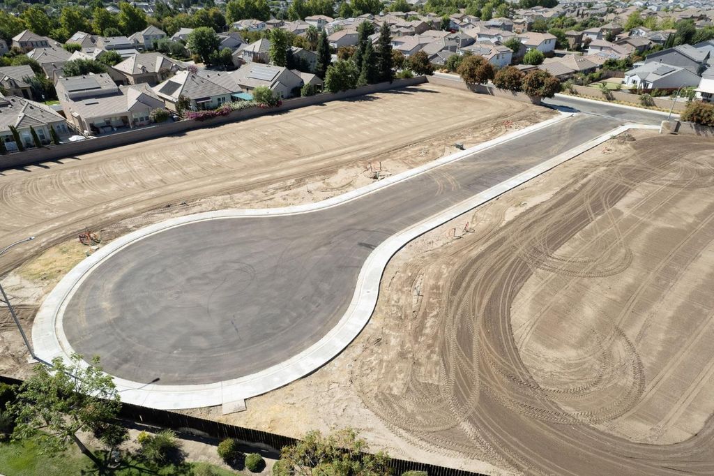 Image 21 of property listing at 1782 N Preuss Avenue, Clovis, CA 93619