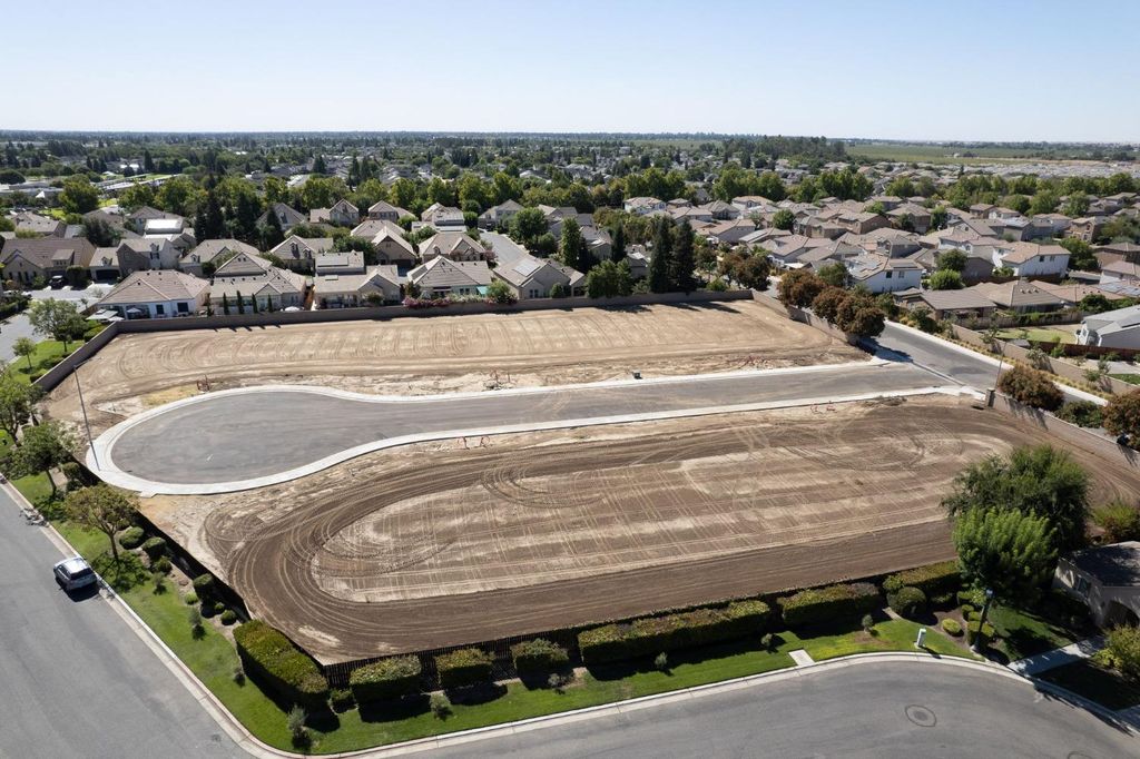 Image 23 of property listing at 1782 N Preuss Avenue, Clovis, CA 93619