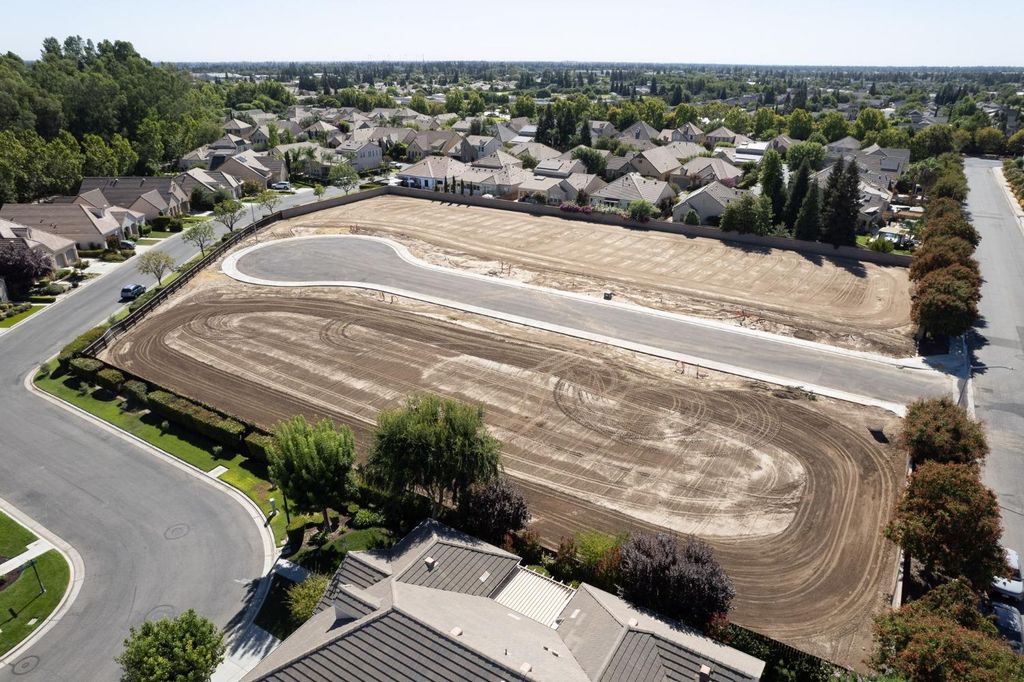 Image 24 of property listing at 1782 N Preuss Avenue, Clovis, CA 93619