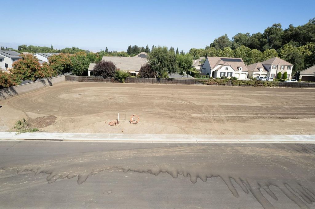 Image 27 of property listing at 1782 N Preuss Avenue, Clovis, CA 93619