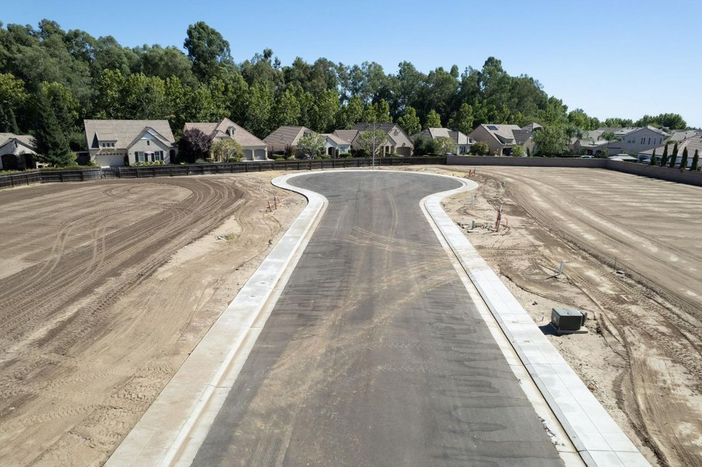 Image 28 of property listing at 1782 N Preuss Avenue, Clovis, CA 93619