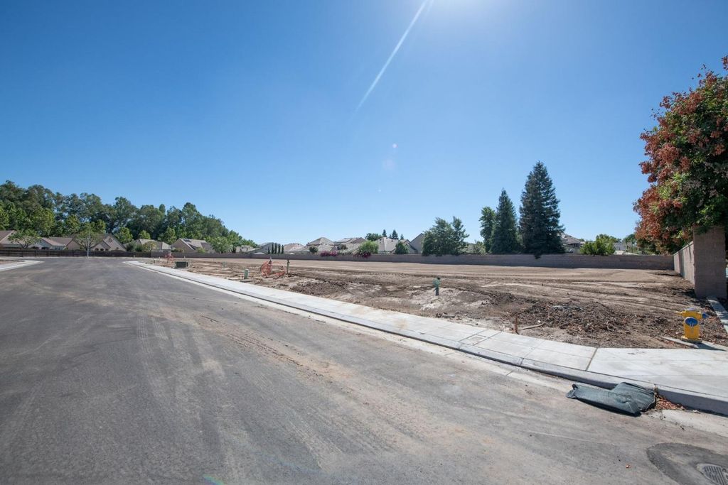 Image 29 of property listing at 1782 N Preuss Avenue, Clovis, CA 93619