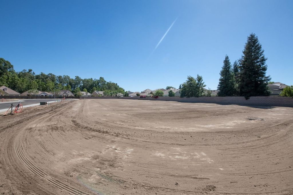 Image 31 of property listing at 1782 N Preuss Avenue, Clovis, CA 93619