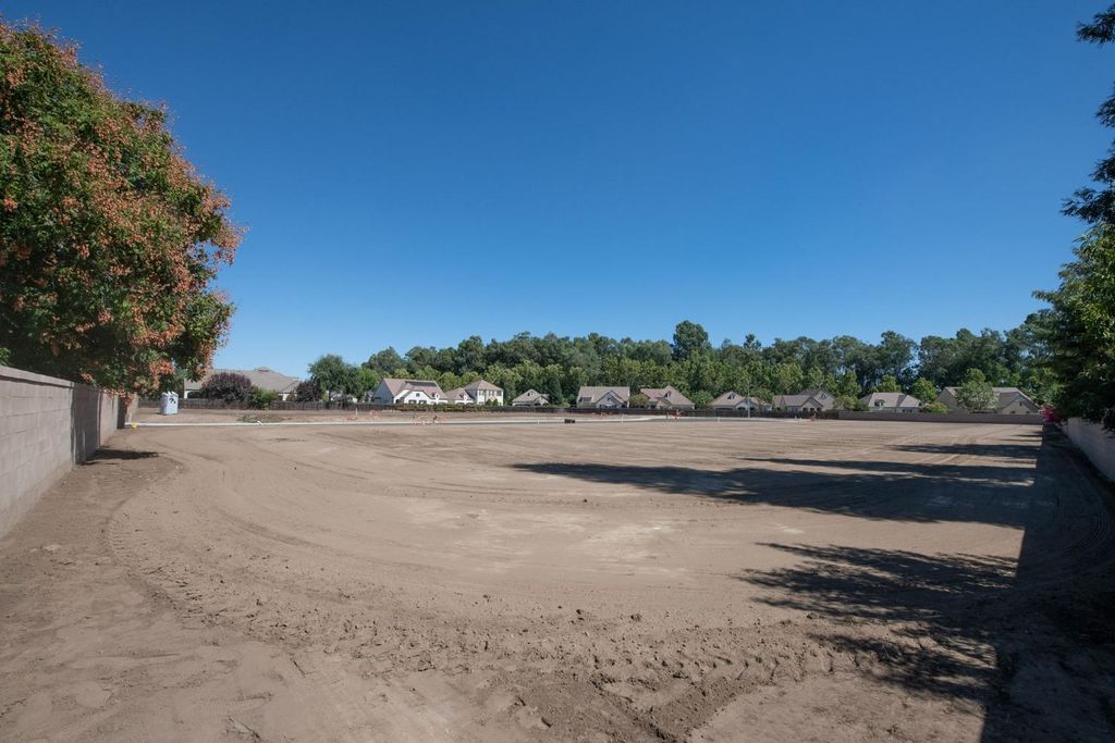 Image 32 of property listing at 1782 N Preuss Avenue, Clovis, CA 93619