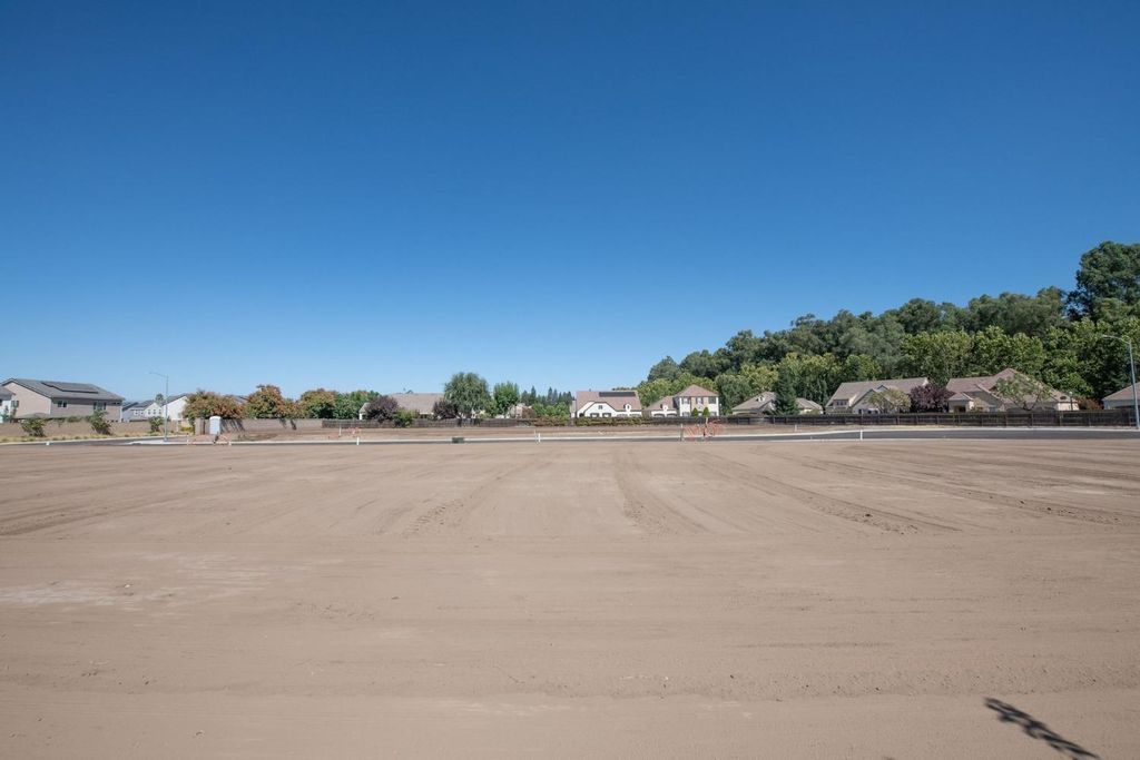 Image 35 of property listing at 1782 N Preuss Avenue, Clovis, CA 93619
