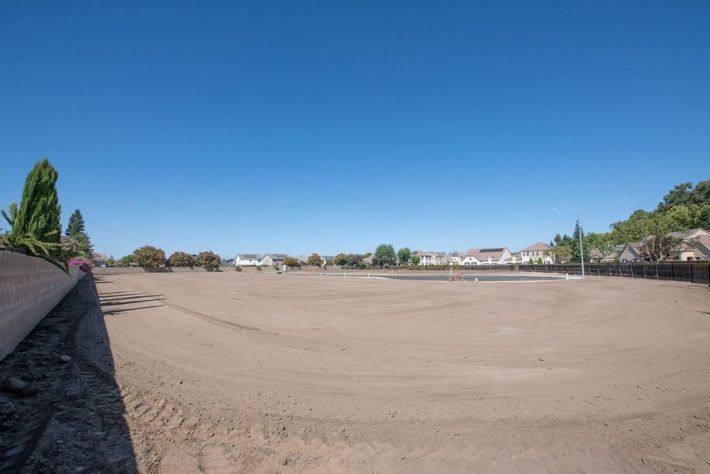 Image 36 of property listing at 1782 N Preuss Avenue, Clovis, CA 93619