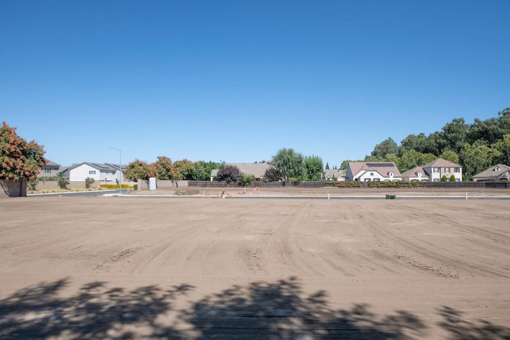 Image 4 of property listing at 1782 N Preuss Avenue, Clovis, CA 93619
