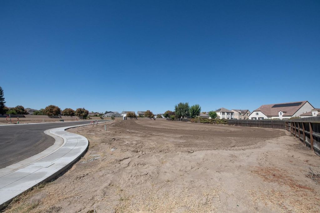 Image 42 of property listing at 1782 N Preuss Avenue, Clovis, CA 93619