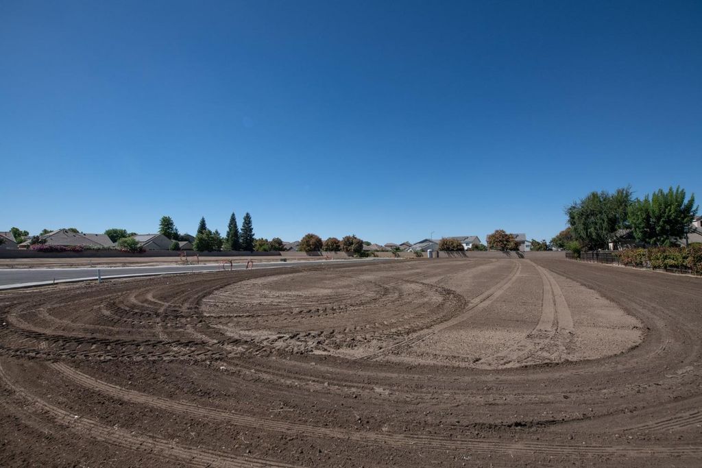 Image 43 of property listing at 1782 N Preuss Avenue, Clovis, CA 93619
